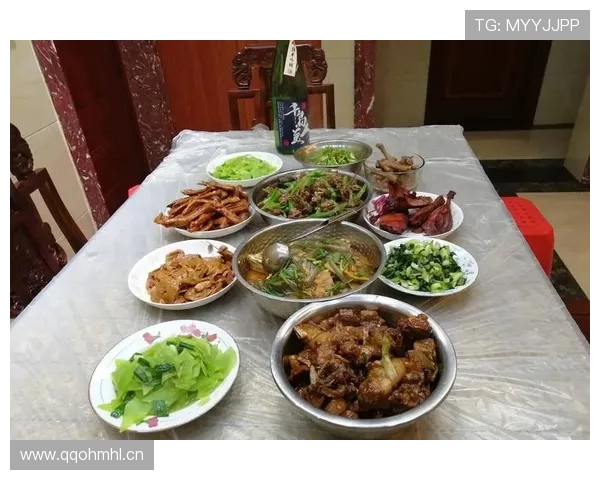 康纳·麦格雷戈家宴那张桌子，盯一眼就觉得我的房租被吃没了